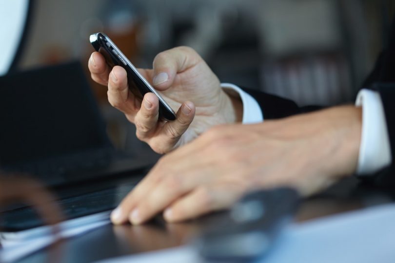 Conscientiza O Do Uso Do Celular No Trabalho Trabalhador Esfor Ado